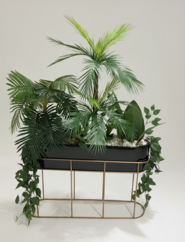 Oasis Urbaine : Jardinières Palmiers Élégantes sur Support Métallique Doré