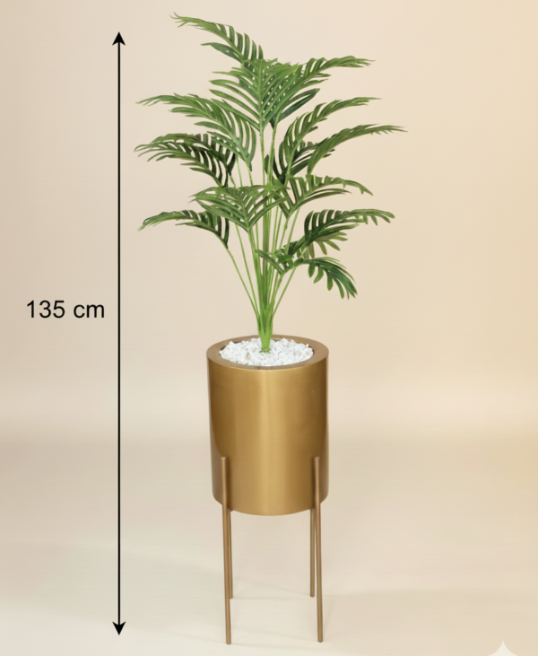 Vase élégant sur pied avec palmier décoratif